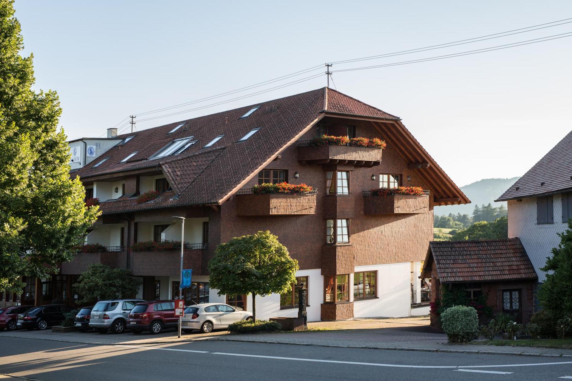 Hotel Restaurant Vinothek Lamm Bad Herrenalb Exterior foto