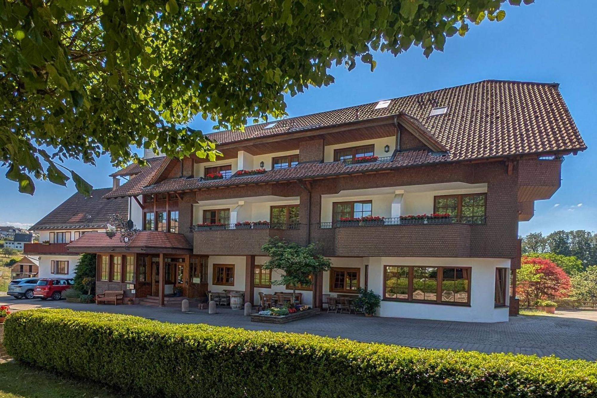 Hotel Restaurant Vinothek Lamm Bad Herrenalb Exterior foto