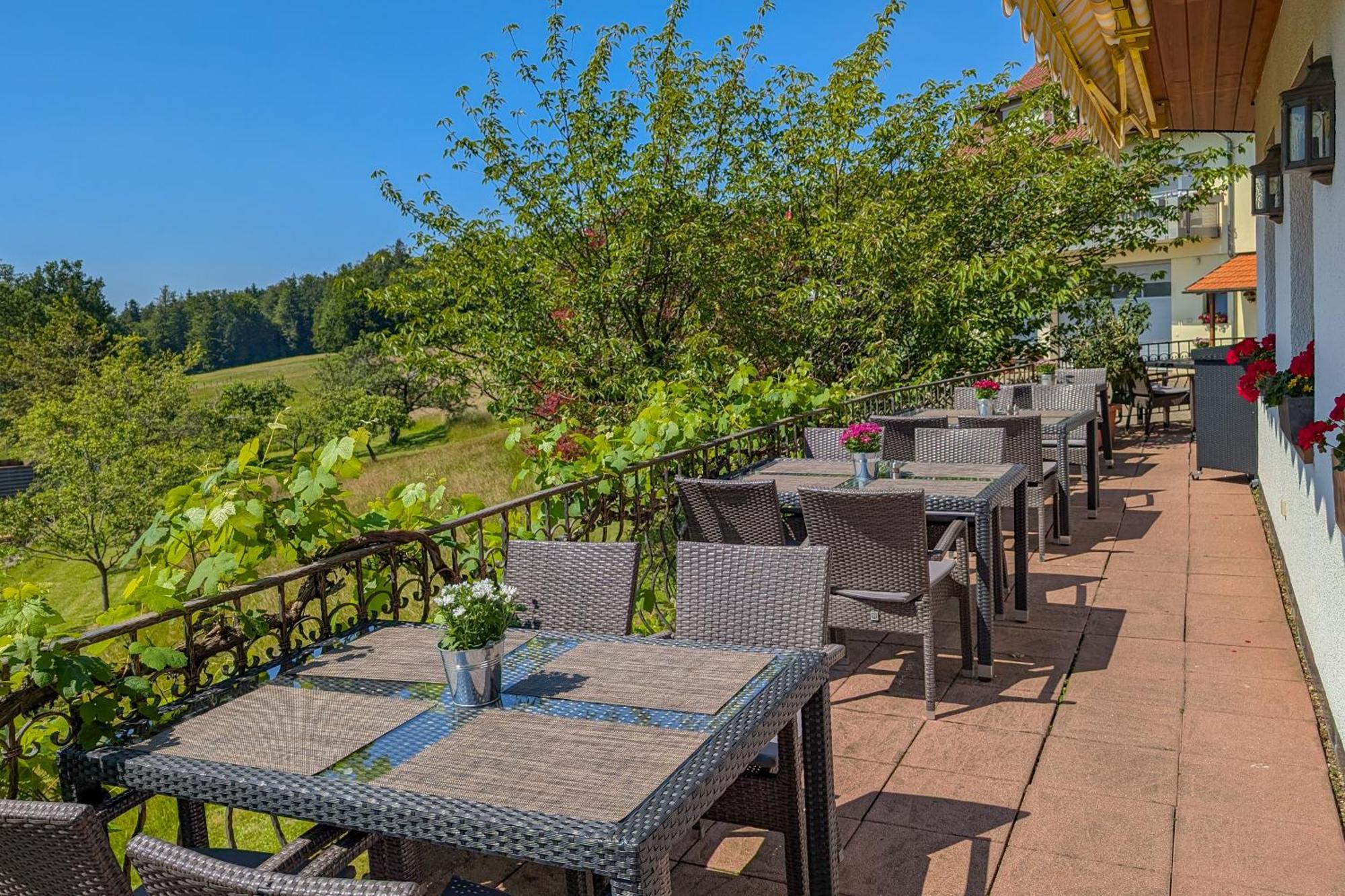 Hotel Restaurant Vinothek Lamm Bad Herrenalb Exterior foto